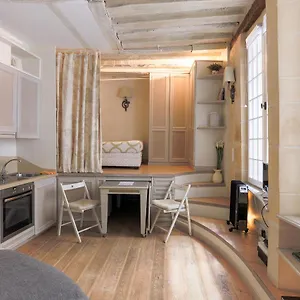 https://louvre-charmant-studio-apartment.fr-paris.fr